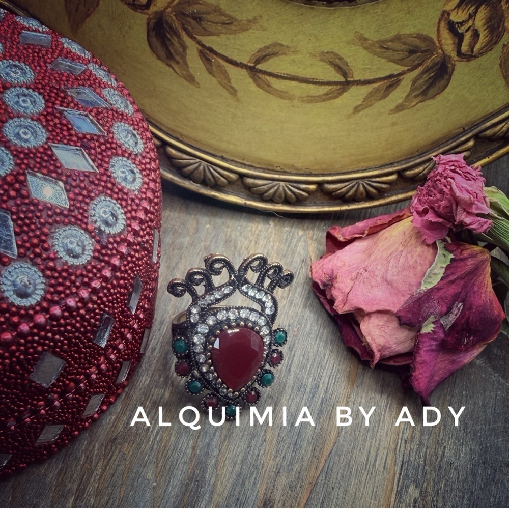 MONUMENTAL + Gold VINTAGE STYLE + VICTORIAN ring